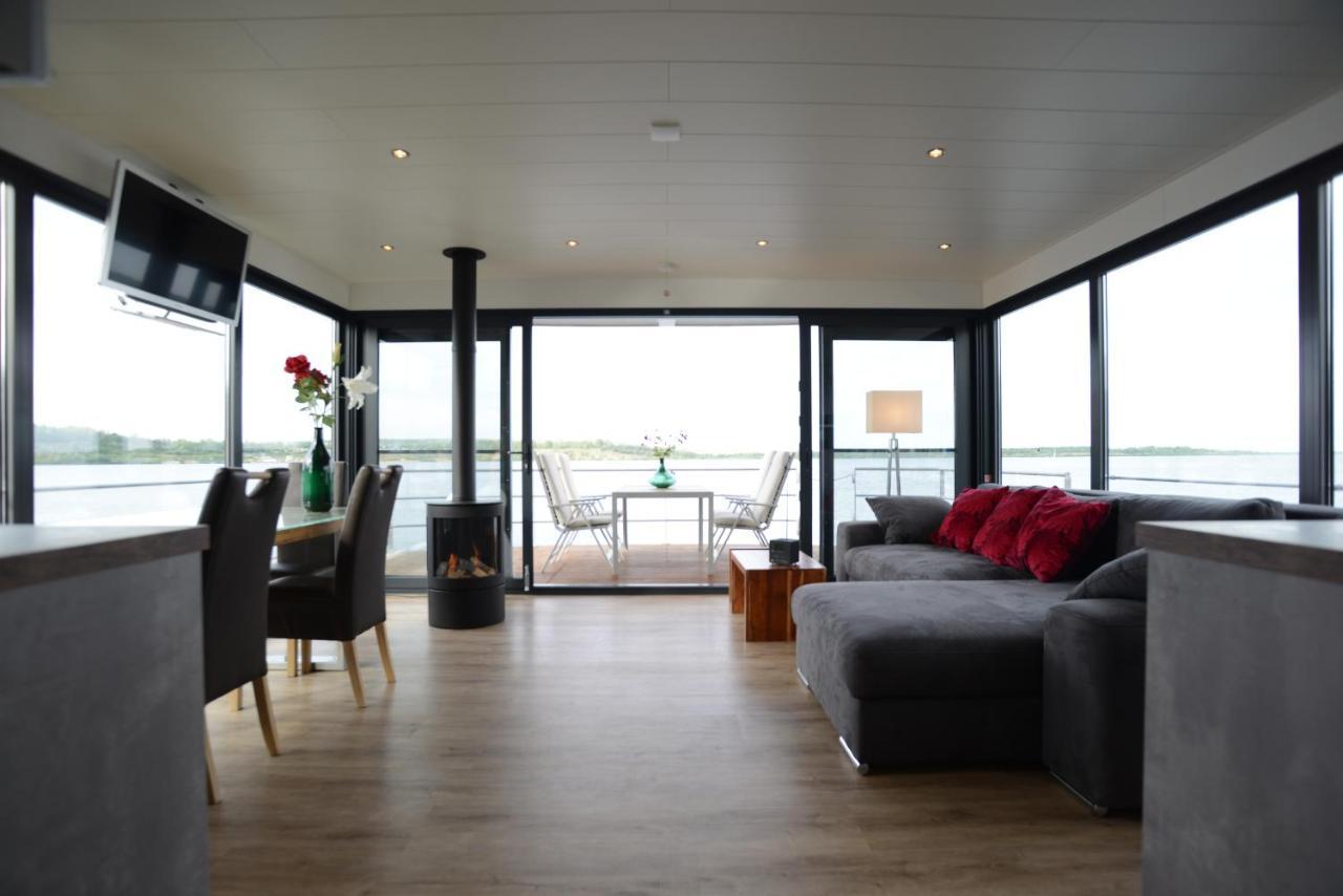 Hausboote Und Ferienhaeuser Marina Muecheln Mucheln Bagian luar foto