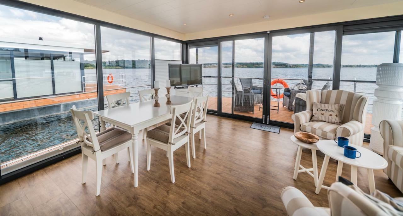 Hausboote Und Ferienhaeuser Marina Muecheln Mucheln Bagian luar foto