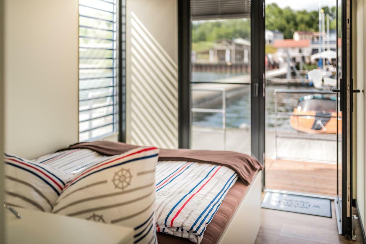 Hausboote Und Ferienhaeuser Marina Muecheln Mucheln Bagian luar foto
