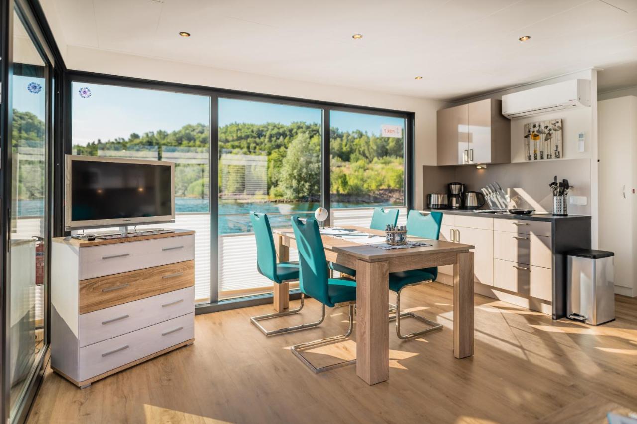 Hausboote Und Ferienhaeuser Marina Muecheln Mucheln Bagian luar foto