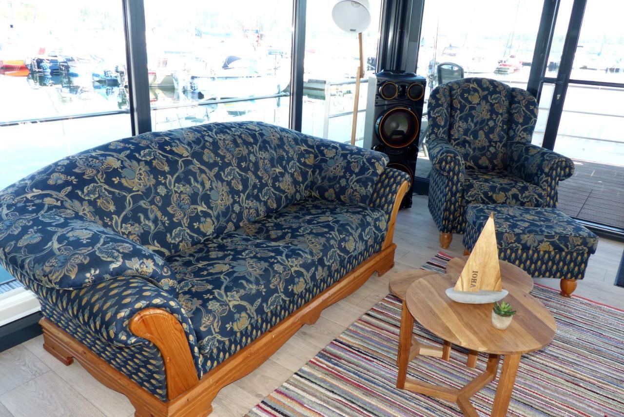 Hausboote Und Ferienhaeuser Marina Muecheln Mucheln Bagian luar foto